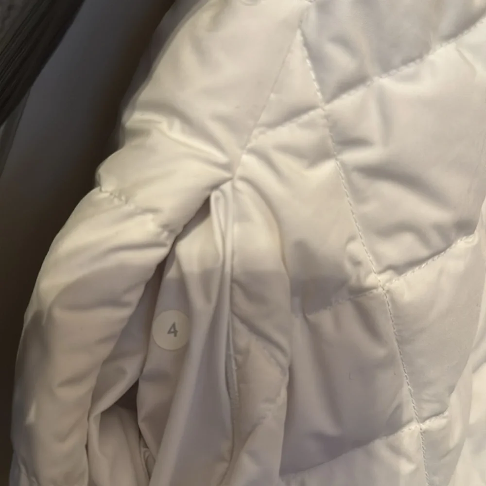 Lululemon Fluff Off Crew in White/Soot Light Size 4 - Picture 4 of 6